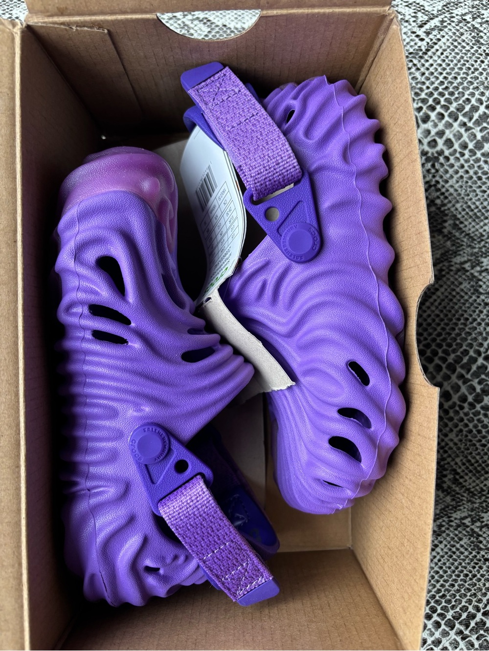 CROCS salehebembury xthepollexclogk,dewberry color, kids size c12, bnib